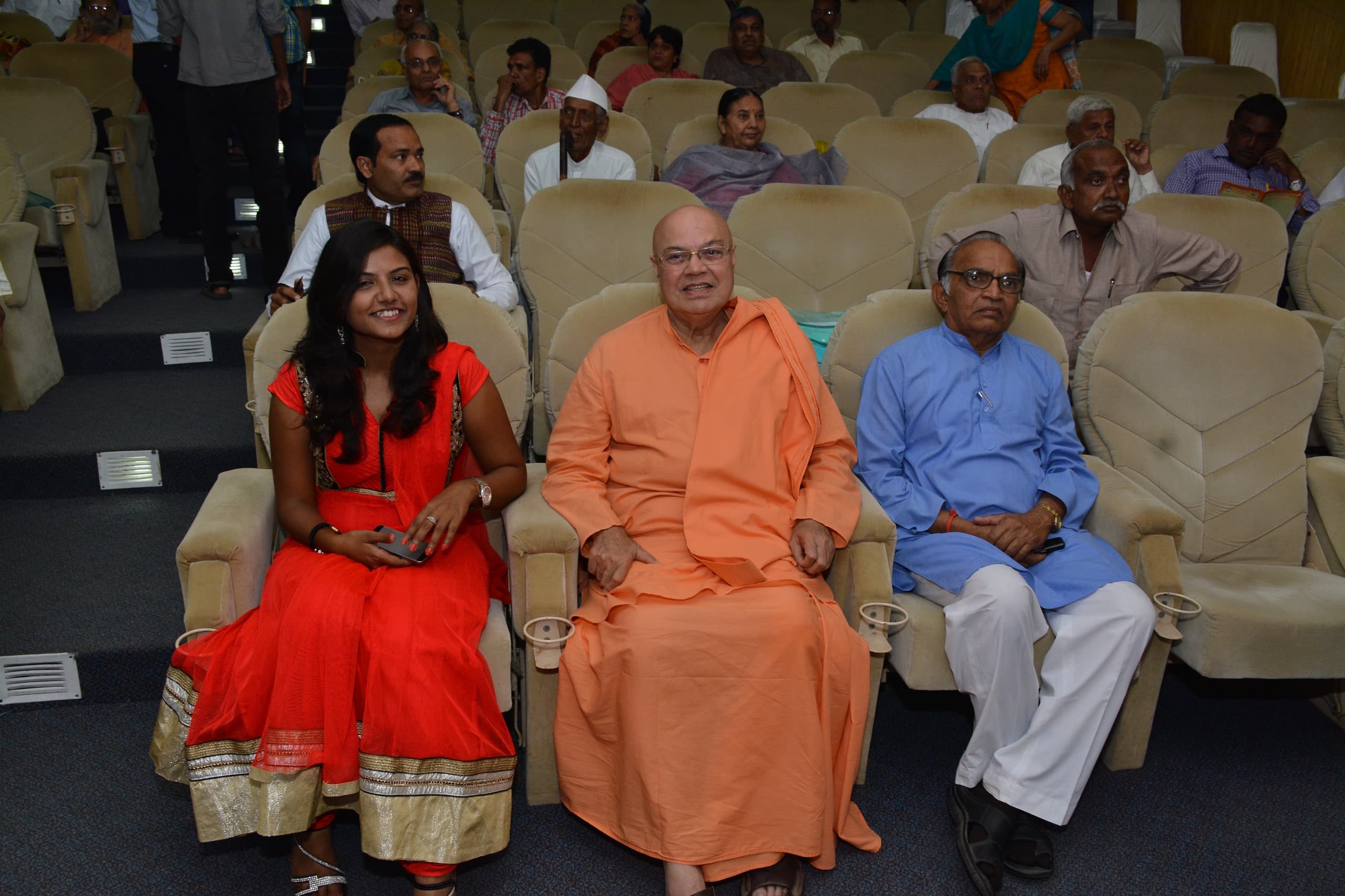 Dr. Dhara Dani at a spiritual event with Swami Adhyatmanandji
