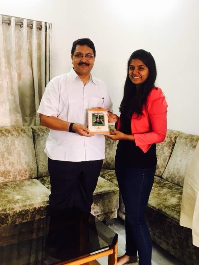 Dr. Dhara Dani presenting Spiritual Yoga to a dignitary