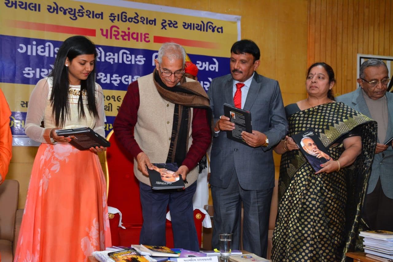 Governor O. P. Kohli viewing the Yug Purush publication
